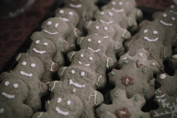 Galletas Jengibre Forma Hombre Sobre Mesa — Foto de Stock