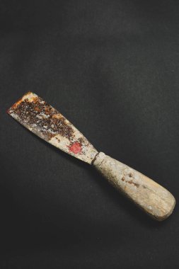 Paslı spatula tamir aracı, boya aletleri.
