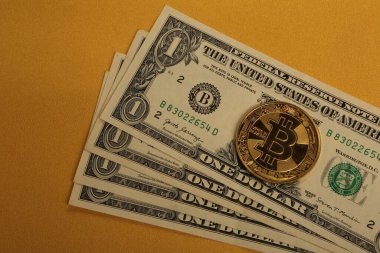 Multi Euro ve Dolar nakit, farklı türde yeni nesil banknotlar, ve bitcoin