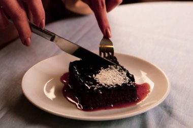 Masada lezzetli bir pasta var.