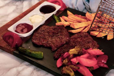 Taze ızgara biftek eti. 