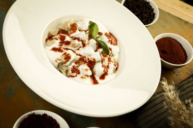 Türk mantı manlama plaka üzerinde