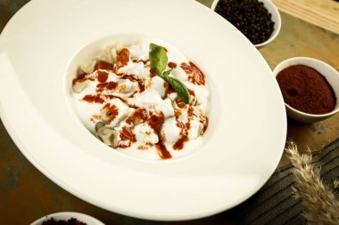 Türk mantı manlama plaka üzerinde