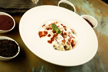 Türk mantı manlama plaka üzerinde