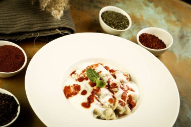 Türk mantı manlama plaka üzerinde