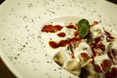 Türk mantı manlama plaka üzerinde