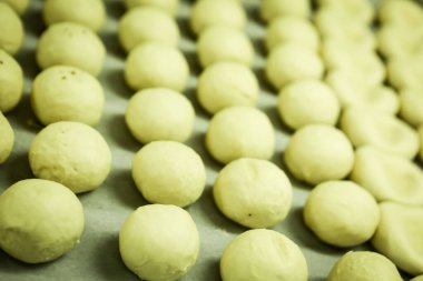 Koyu çikolata parçaları ile tanımlama