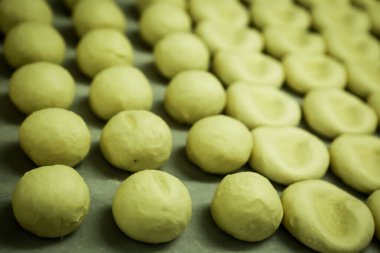 Koyu çikolata parçaları ile tanımlama