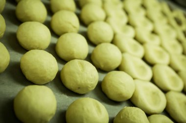 Koyu çikolata parçaları ile tanımlama