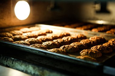 Koyu çikolata parçaları ile tanımlama