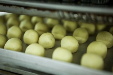 Koyu çikolata parçaları ile tanımlama