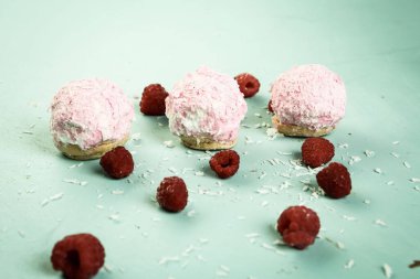 Koyu çikolata parçaları ile tanımlama