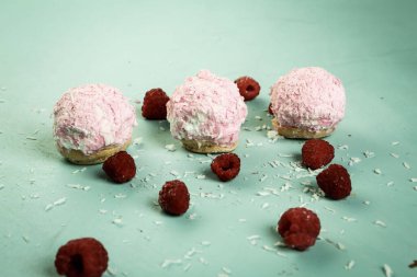 Koyu çikolata parçaları ile tanımlama