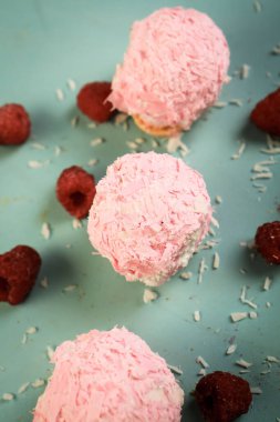 Koyu çikolata parçaları ile tanımlama