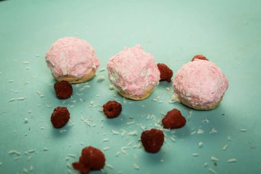 Koyu çikolata parçaları ile tanımlama