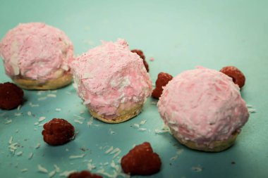 Koyu çikolata parçaları ile tanımlama