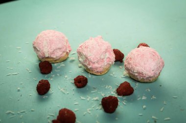 Koyu çikolata parçaları ile tanımlama