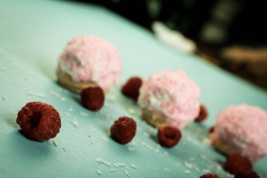 Koyu çikolata parçaları ile tanımlama