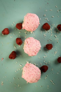 Koyu çikolata parçaları ile tanımlama