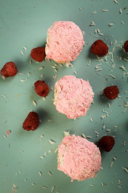 Koyu çikolata parçaları ile tanımlama