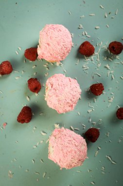 Koyu çikolata parçaları ile tanımlama