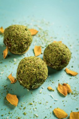 Koyu çikolata parçaları ile tanımlama