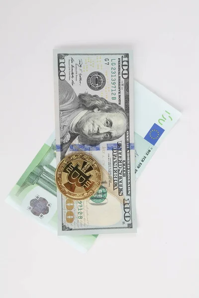 美元和比特币 — 图库照片