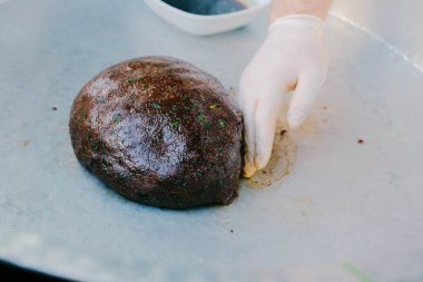 Türk yemeği, puro, turka bifteği veya chee kofta.
