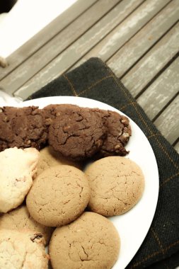 Koyu çikolata parçaları ile tanımlama