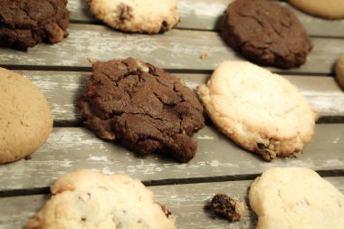 Koyu çikolata parçaları ile tanımlama