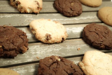 Koyu çikolata parçaları ile tanımlama