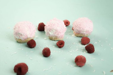 Koyu çikolata parçaları ile tanımlama