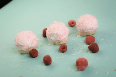 Koyu çikolata parçaları ile tanımlama