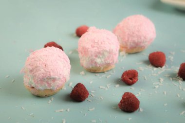 Koyu çikolata parçaları ile tanımlama