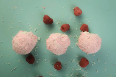 Koyu çikolata parçaları ile tanımlama