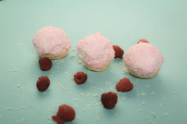 Koyu çikolata parçaları ile tanımlama