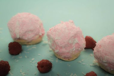 Koyu çikolata parçaları ile tanımlama