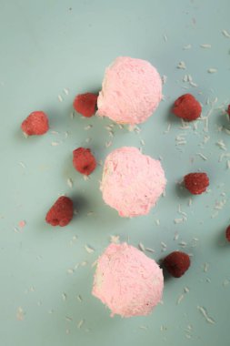 Koyu çikolata parçaları ile tanımlama