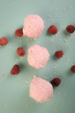 Koyu çikolata parçaları ile tanımlama