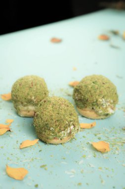 Koyu çikolata parçaları ile tanımlama