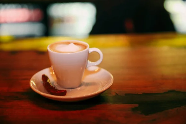 Eine Tasse Kaffee Auf Dem Tisch — Stockfoto