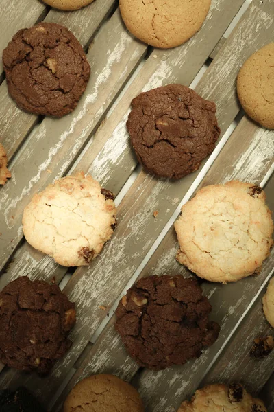 Kekse Mit Dunklen Schokoladenstücken — Stockfoto