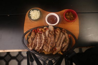 Masada nefis et yemeği. 