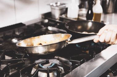 soba yangın pişirme makarna ile pota