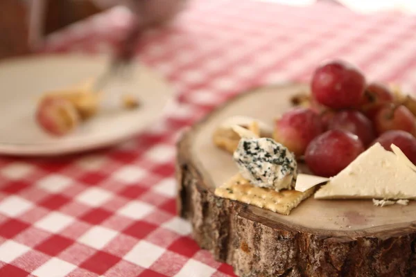 Cheese Plate Gourmet Wine Cheese Charcuterie Tray — Stock Photo, Image