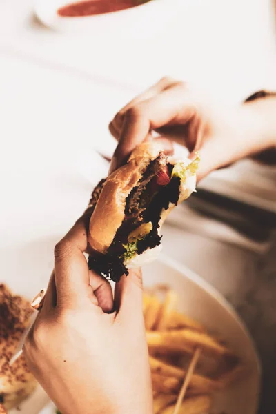 Taze Sebzeli Yapımı Hamburger — Stok fotoğraf