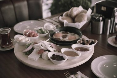 zengin ve leziz Türk Kahvaltı