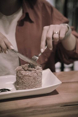 Masada lezzetli bir pasta var.