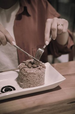 Masada lezzetli bir pasta var.