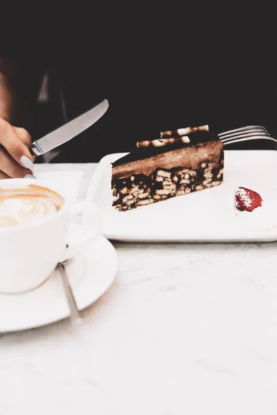 Uma Fatia Bolo Delicioso Uma Xícara Café — Fotografia de Stock